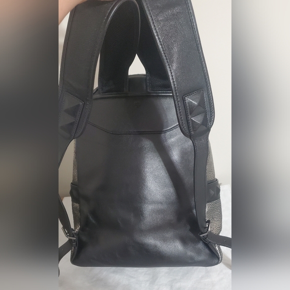 MCM Metallic Gray Cracked Leather Backpack - Picture 9 of 17